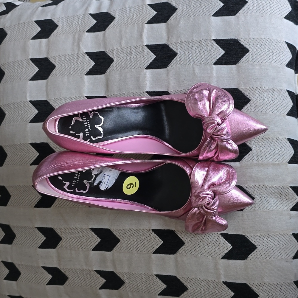 Ted Baker Ryal Leather Pump,Pink. Sz 39